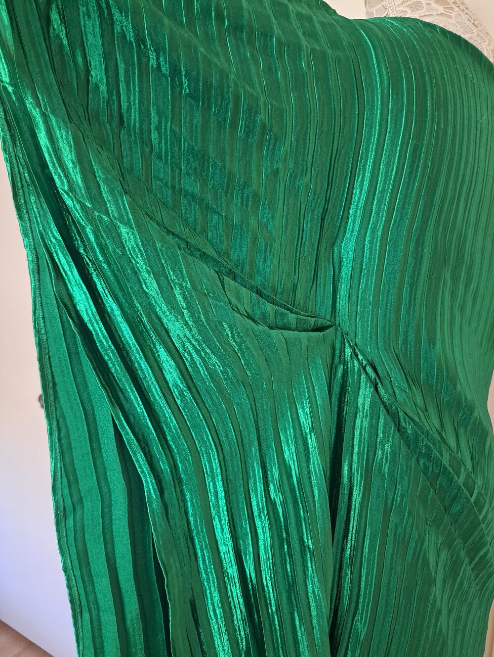 GUAPA Mini Dress  Green  Metallic One-Shoulder Pleated Skirt - Picture 6 of 12